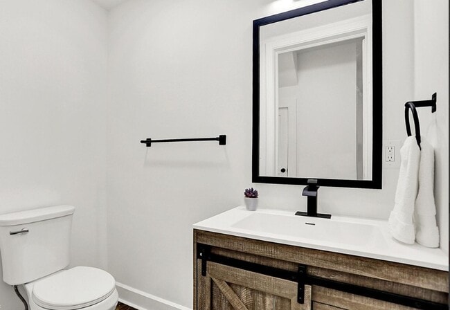 Building Photo - 3 Bed Home Accepting section 8 housing vouchers!