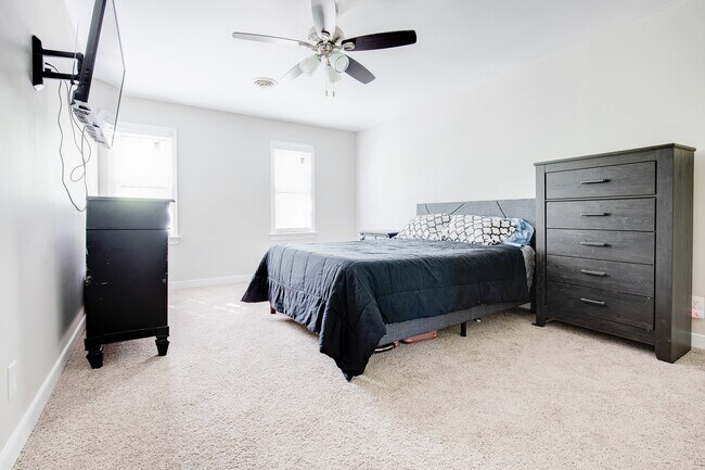 Building Photo - 3010 Fox Chase Dr