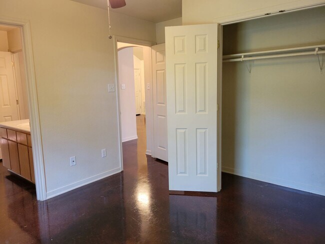 Building Photo - 1611 Libby Ln