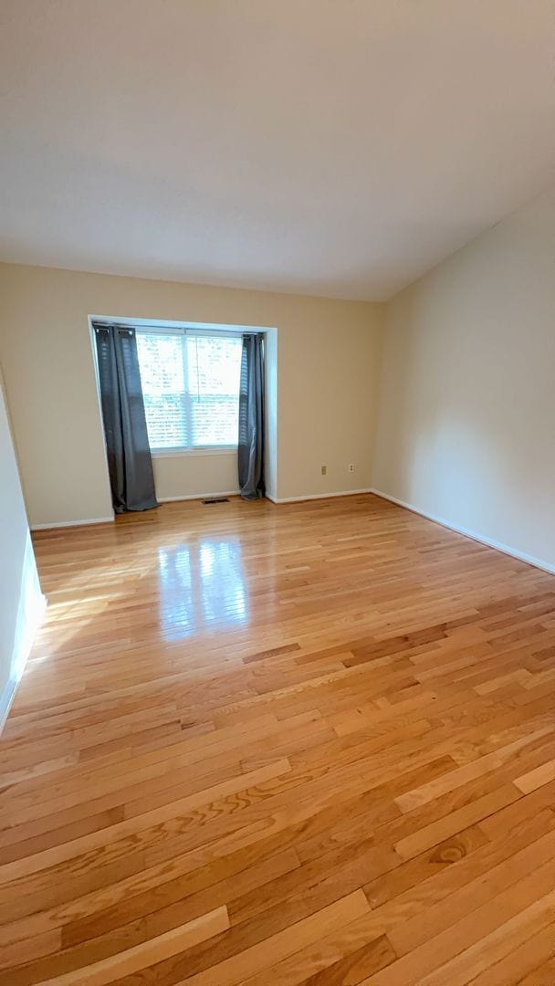 Building Photo - Two Primary Suite, Three Level Townhouse in the Pinecrest Community