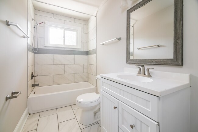 Building Photo - 105 Pineland Cir