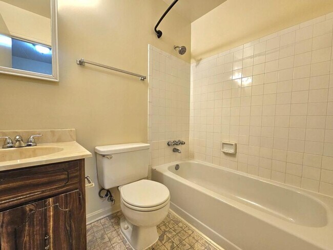 Building Photo - 4719 Gainsborough Dr