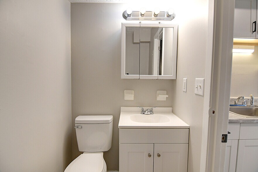 Building Photo - 403 Coventry Pl