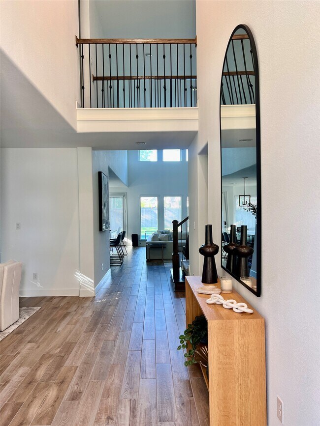 Building Photo - 176 Sweeping Valley Dr