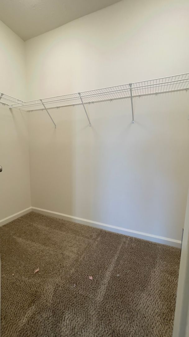 Building Photo - 3 Bedroom 2 Bath
