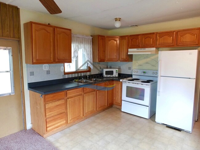 Building Photo - Cozy 2 Bed 1 Bath Home w/Garage & Indoor S...