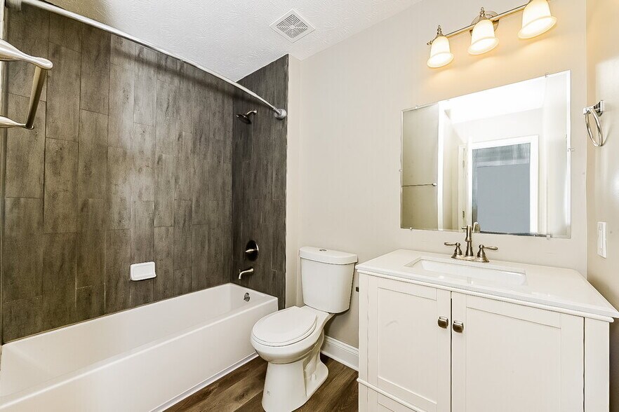 Building Photo - 7971 Clearview Cir