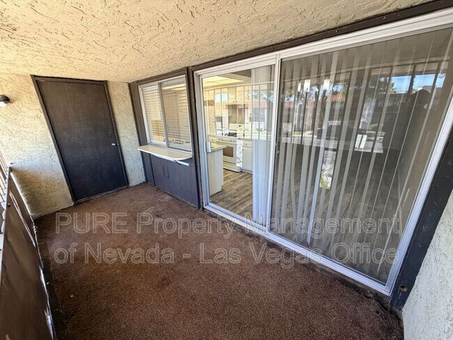 Building Photo - 1405 E Vegas Valley Dr