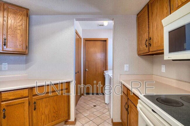 Building Photo - 2512 Cisco Dr S