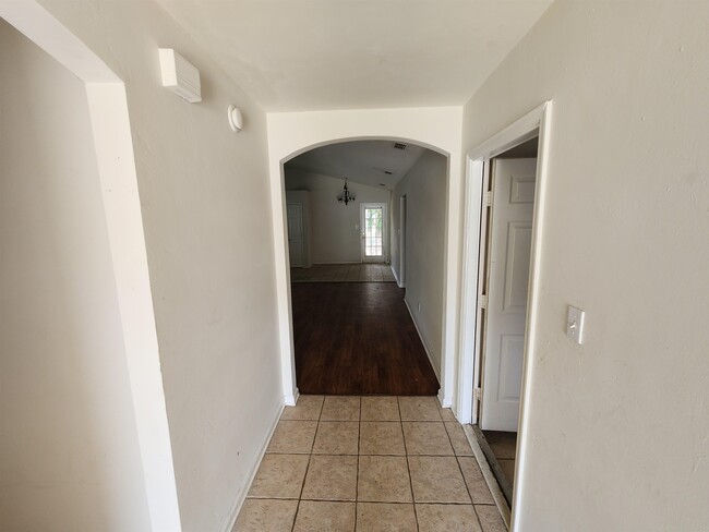 Building Photo - 5572 Pleasant Pines Ct