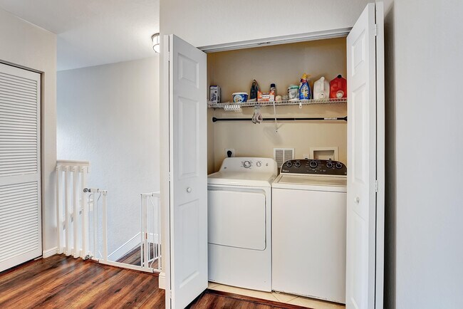 Building Photo - 3008 N Evergreen Cir