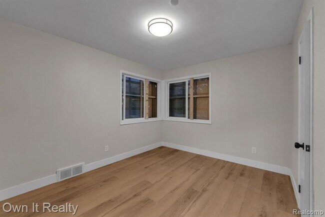 Building Photo - 4316 Lakewood St