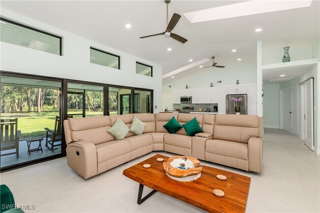 Building Photo - 3511 17th Ave SW