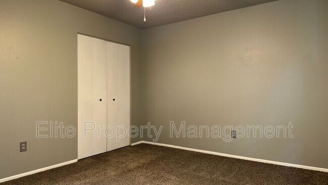 Building Photo - 4030 Ridge Dr