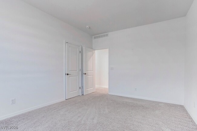 Building Photo - 10269 Lofty Knl St