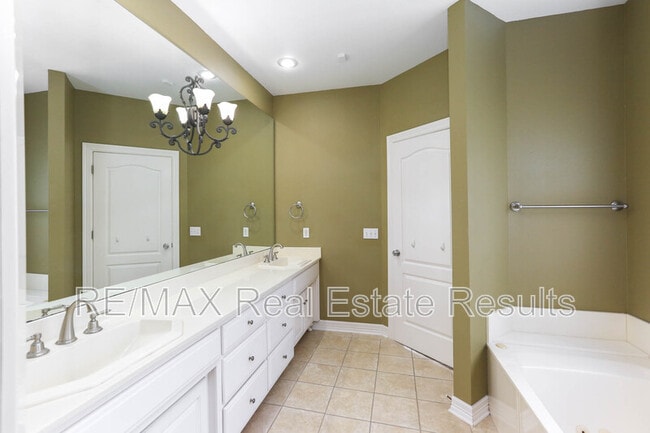 Building Photo - 5602 S Bent Tree Dr