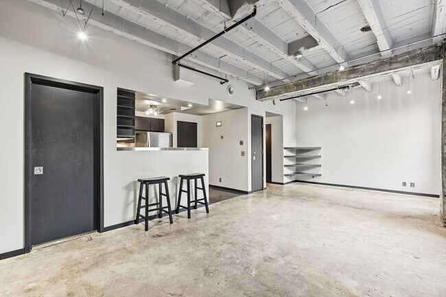 Building Photo - Unit #303 - The Regis Condos | Downtown Omaha | $250 Off First 2 months