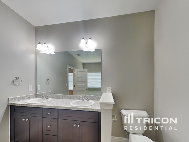 Building Photo - 2317 Silver Maple Cir