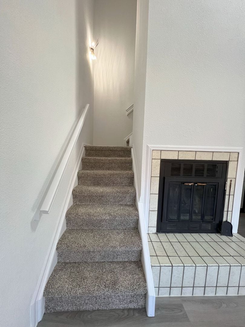 Building Photo - 304 S Taft Ct