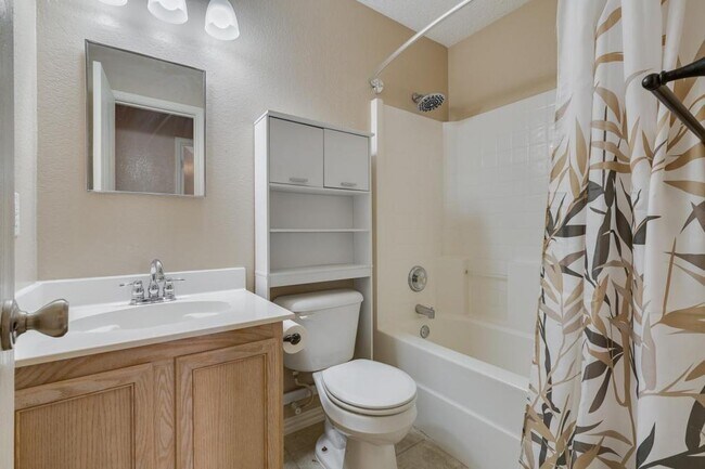 Building Photo - 5536 Camarillo Dr