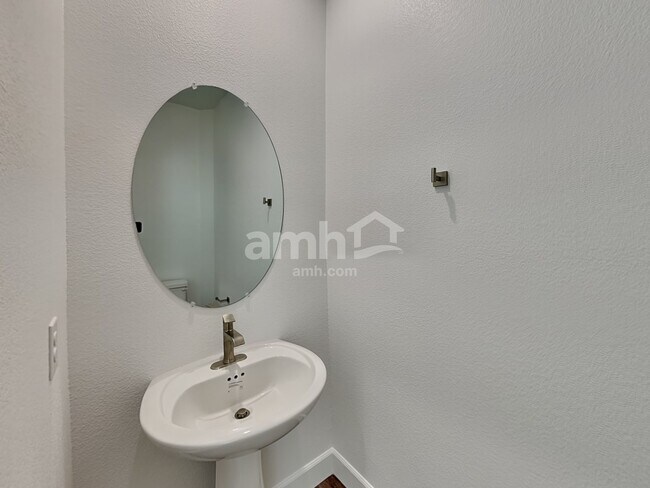 Building Photo - 10144 W Oleta Ave