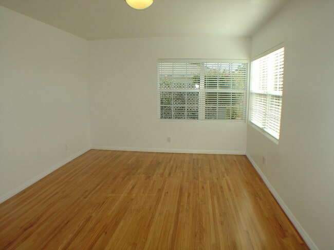 Building Photo - 1547 Del Amo Blvd