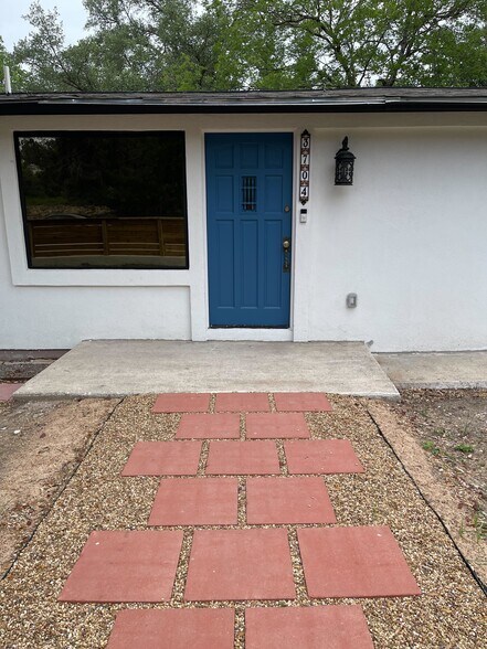 Building Photo - 3704 San Antonio St