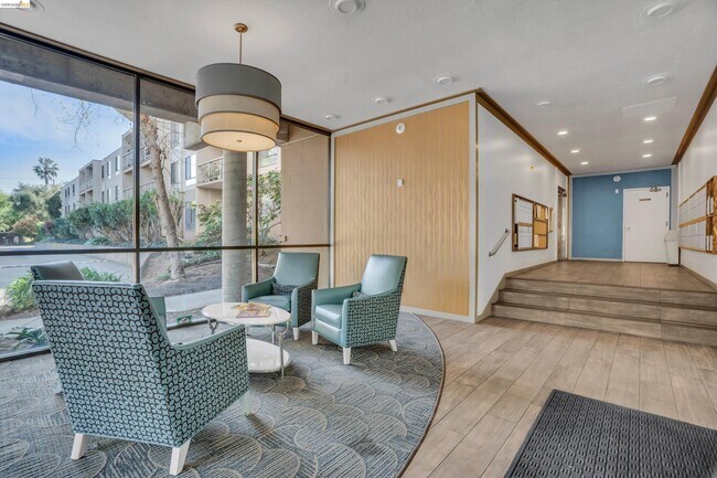 Building Photo - 490 N Civic Dr