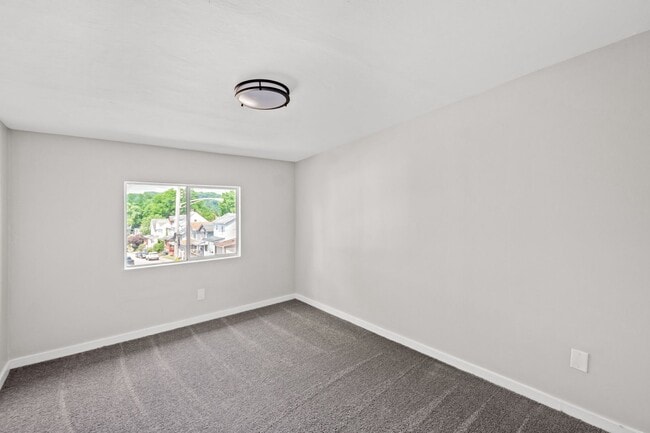 Building Photo - Gorgeous 3 bedroom home in Verona available September 1!