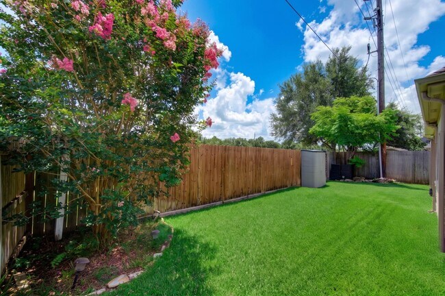 Building Photo - 1811 Emerald Green Dr