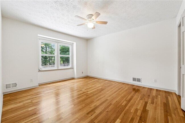 Building Photo - 2373 Wood Creek Ct