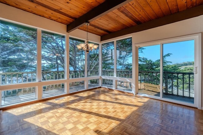 Building Photo - 990 Mirador Terrace