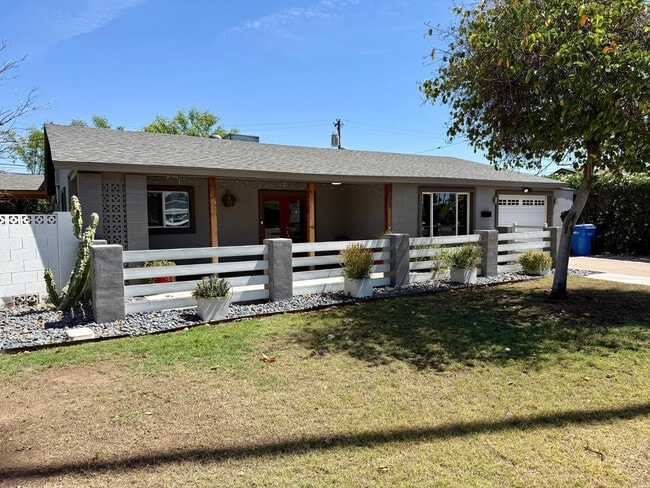 Building Photo - 3553 E Monterosa St