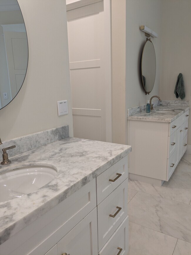 Building Photo - 27591 High Vista Dr