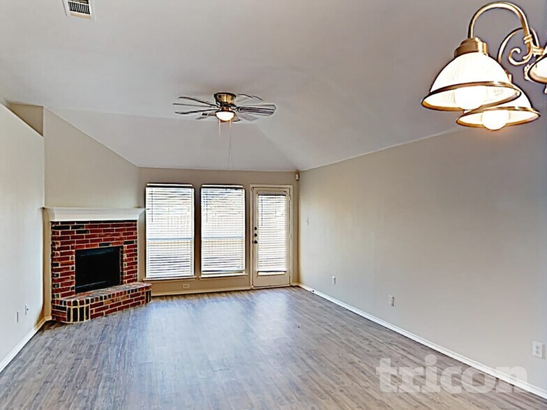 Building Photo - 1015 James Donald Ln