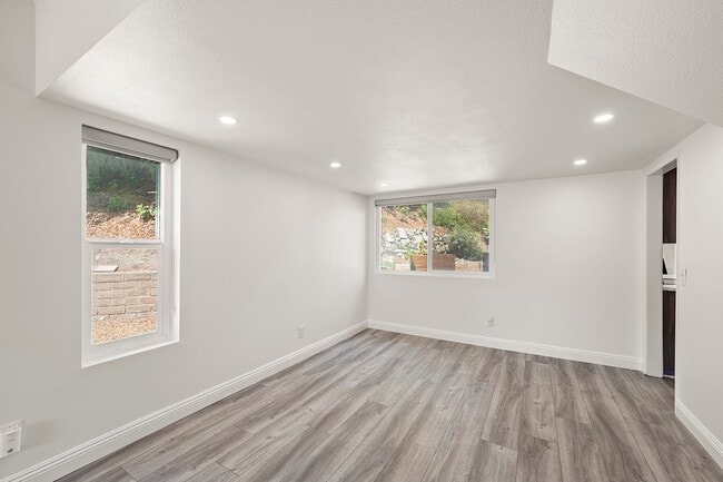 Building Photo - 10518 Pine Grove St