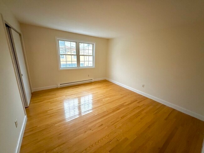 Building Photo - 7 Cottage St