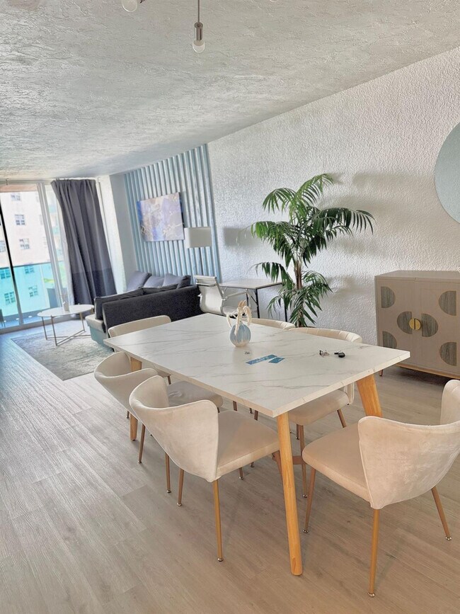 Building Photo - 4001 S Ocean Dr