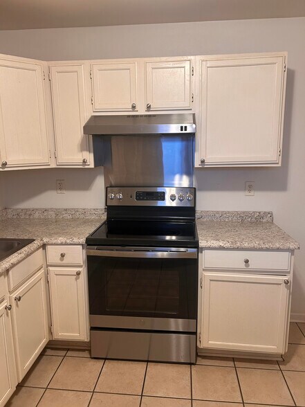 Building Photo - 2521 Law St