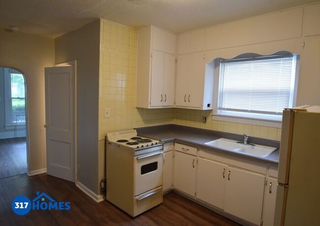 Building Photo - Quaint and updated 1BD/1BA on Cruft St in ...