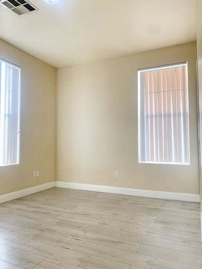 Building Photo - Single story 3 bed 2 baths property inside the gated Cactus Springs community! Home has all LVP a...