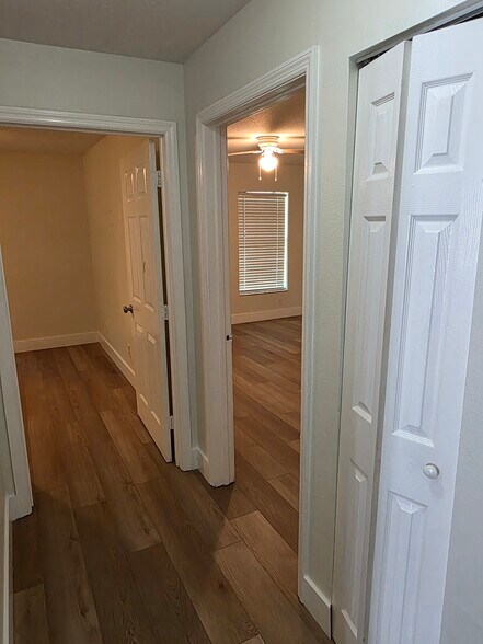 Building Photo - 512 13th Pl