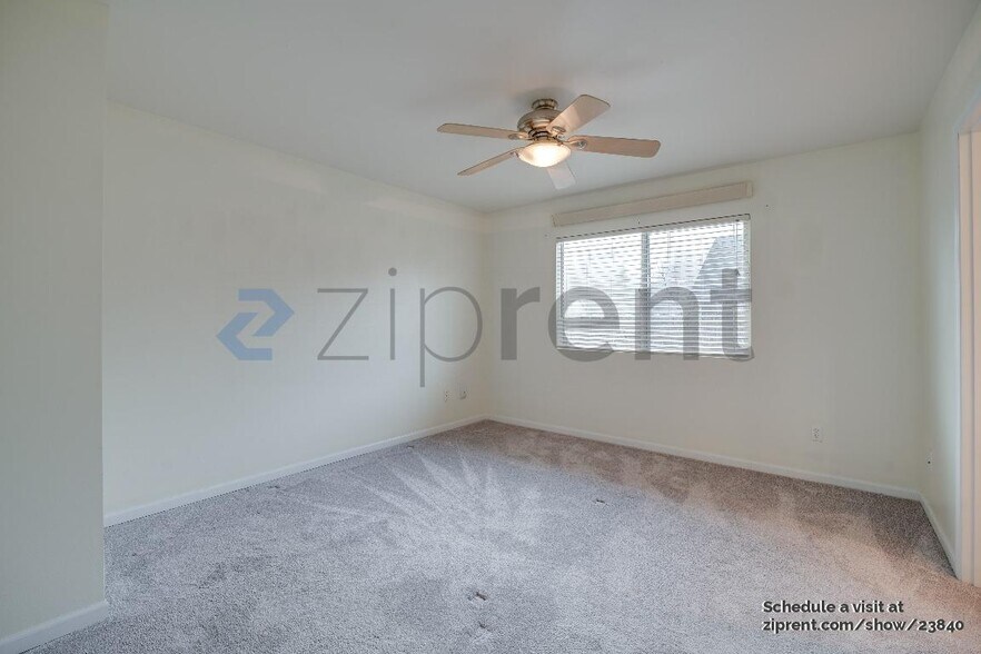 Building Photo - 4406 Roxanna Loop SE