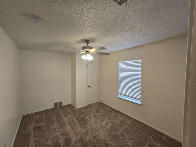 Building Photo - "Charming 3-Bedroom Lubbock Home with Cozy...