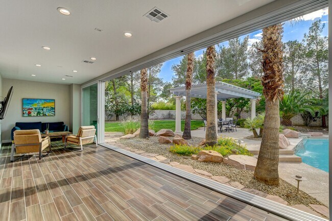 Building Photo - 7417 Doe Ave