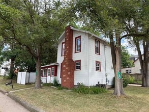 Building Photo - 302 Glen St