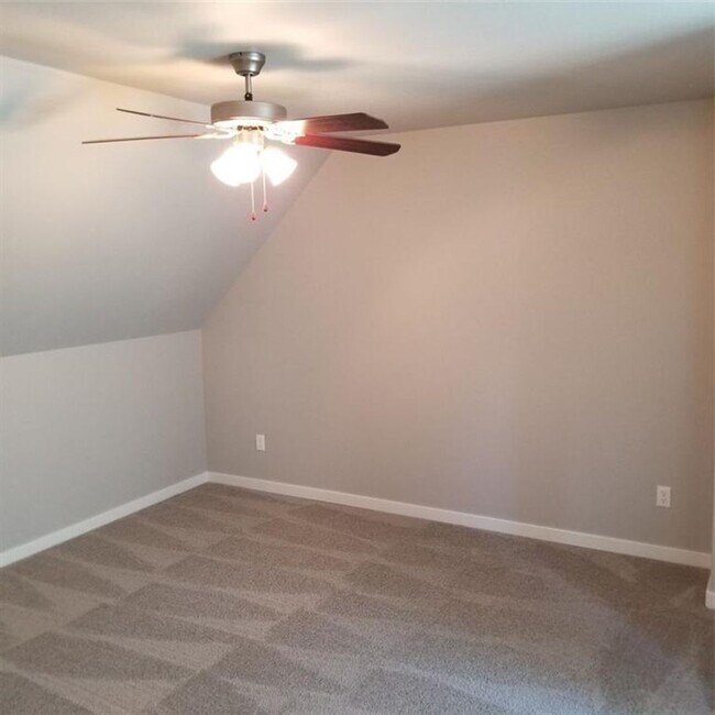 Building Photo - Nice 3 bedroom 3.5 bath near campus in Fayetteville