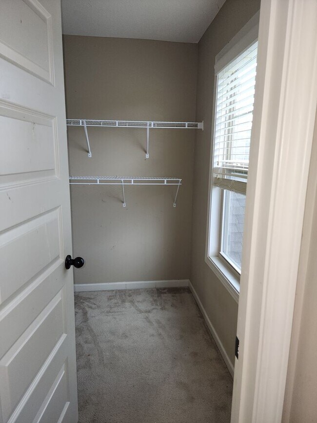 Building Photo - "NEW LOWER PRICE" LOVELY TWO-STORY W/ 5 BEDS, 3 FULL BATHS. LOCATED IN A GREAT NEIGHBORHOOD