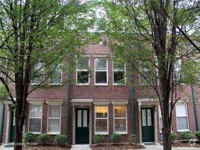 Building Photo - Highlands Spacious 2 bedroom/2.5 bath  condo