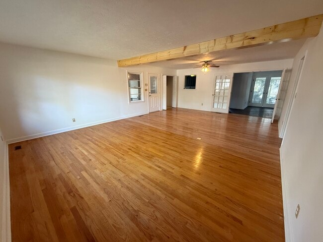 Building Photo - 965 N Rdg St